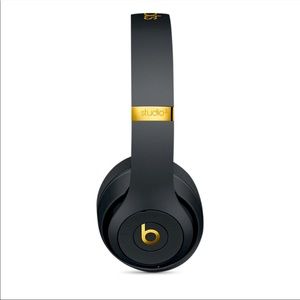 SOLD Beats Studio3 Wireless - The Beats Skyline Collection